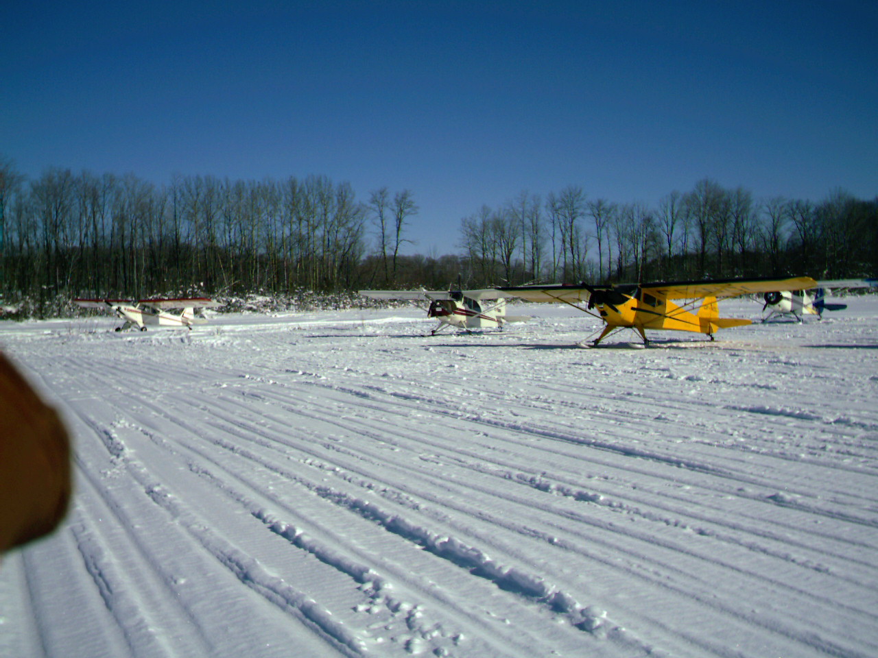 ski plane fly in 021106 007