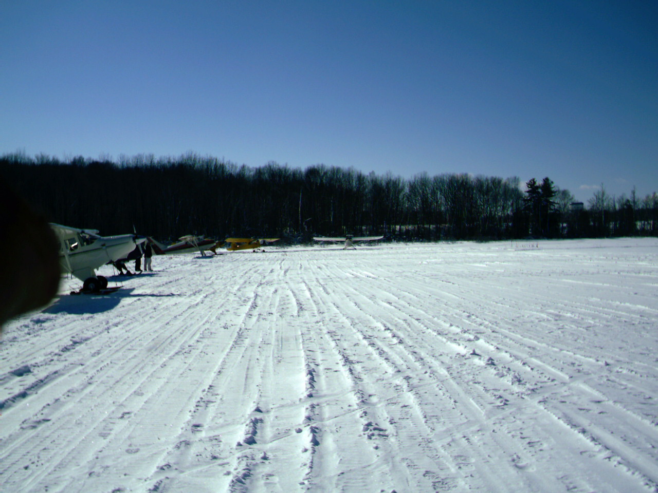 ski plane fly in 021106 009